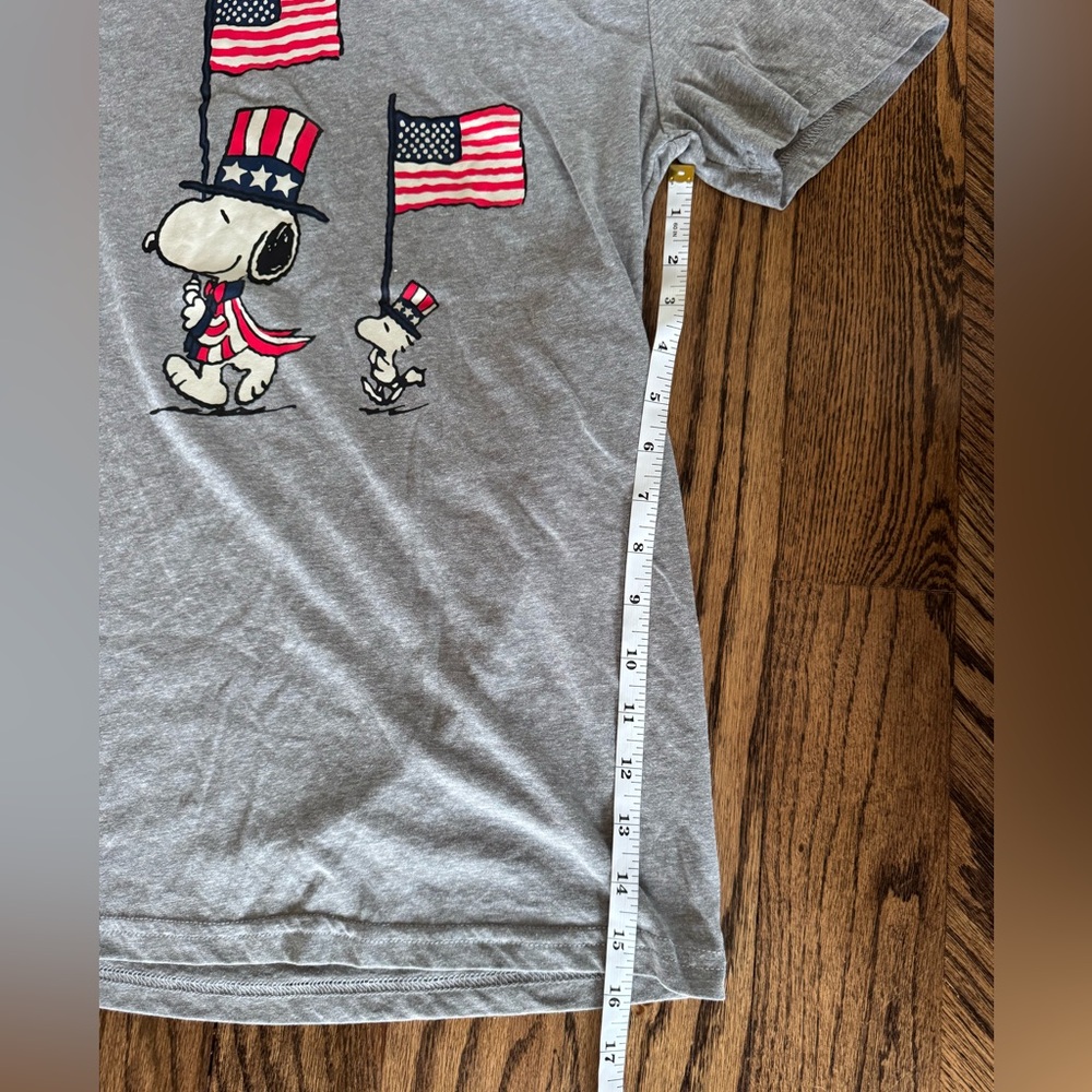 Snoopy and Friends Peanuts Small Grey Short Sleeve Fourth of July T-Shirt - Picture 2 of 5